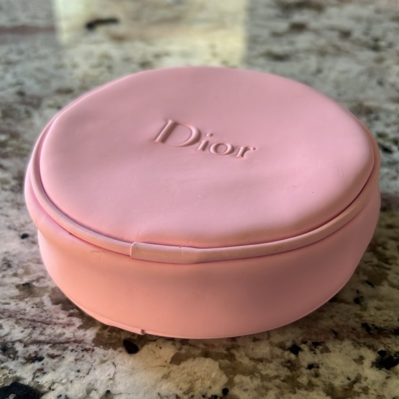 Dior round pink makeup bag - Picture 11 of 13